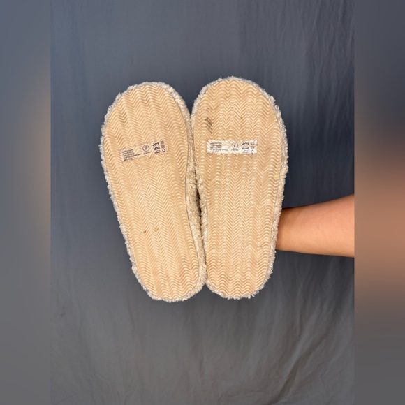Abercrombie & Fitch Sherpa Slippers - Picture 8 of 11